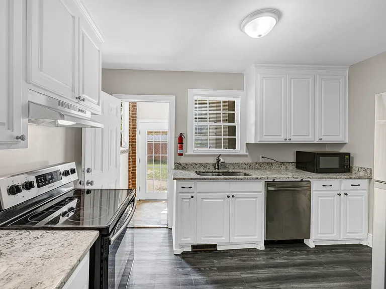 312 S Woodrow St — Photo 24