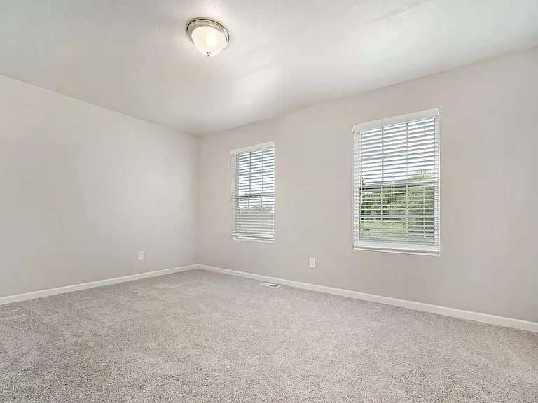 1043 Kenny Brook Ln — Photo 17