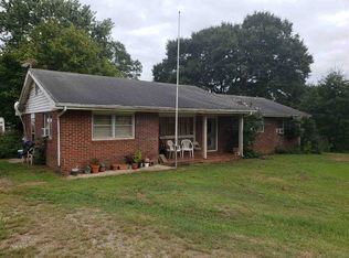 171 Riverdale Dr, Inman, SC 29349