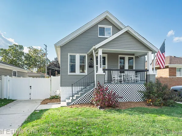 27507 Princeton St, Saint Clair Shores, MI 48081