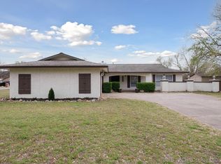 22110 W 12th St S, Sand Springs, OK 74063