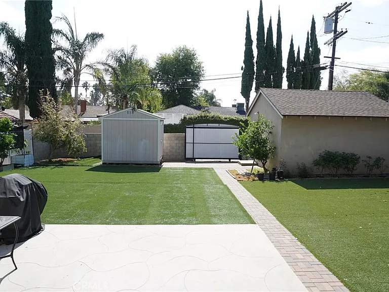 5540 Balboa Blvd — Photo 60