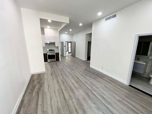 4th image of 451 W 50th St Lowr 1