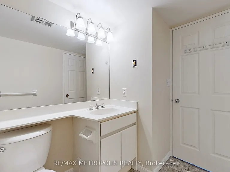 7 Carlton St #810 — Photo 7