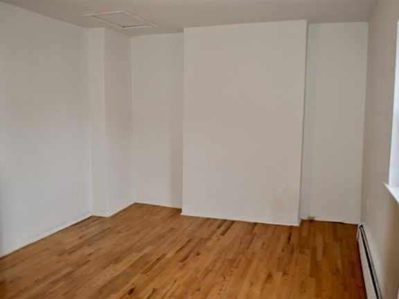 5th image of 1040 Willow Ave APT 10B