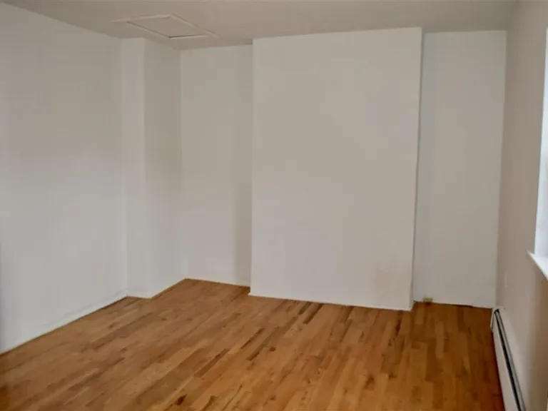 1040 Willow Ave #10B — Photo 5