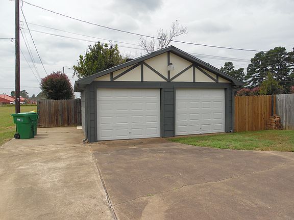 2nd image of 4913 Twin Oaks