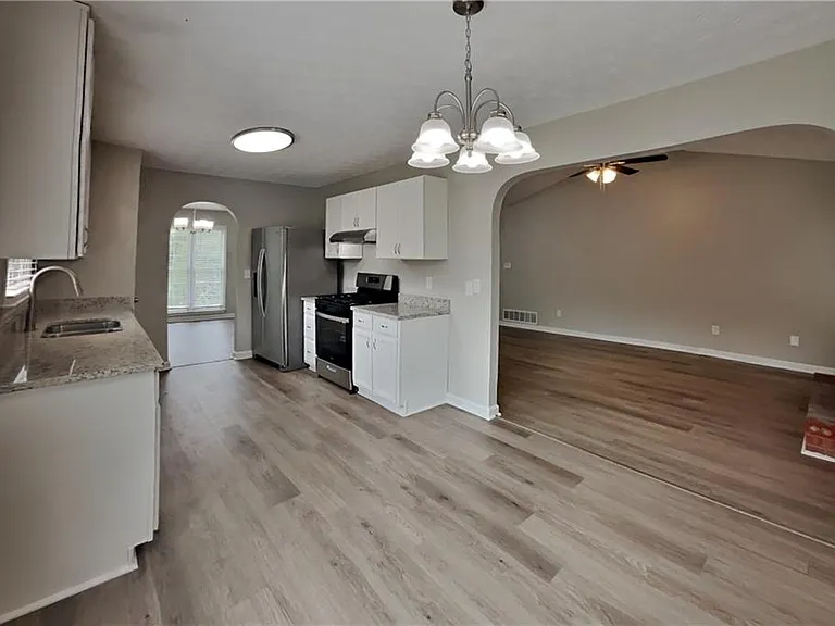 170 Sterling Dr — Photo 4