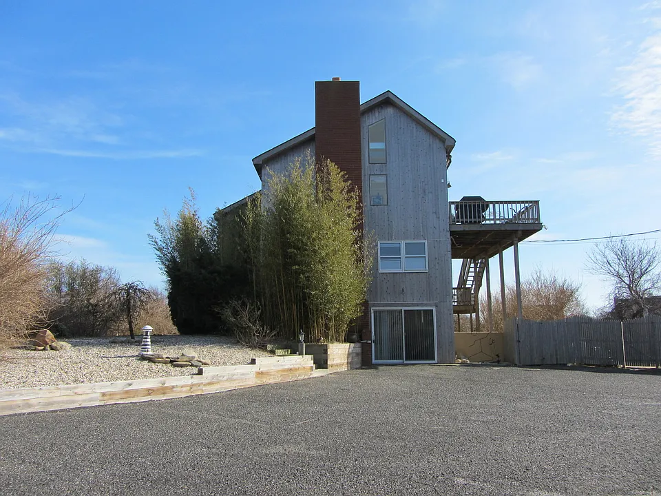16 N Farragut Rd