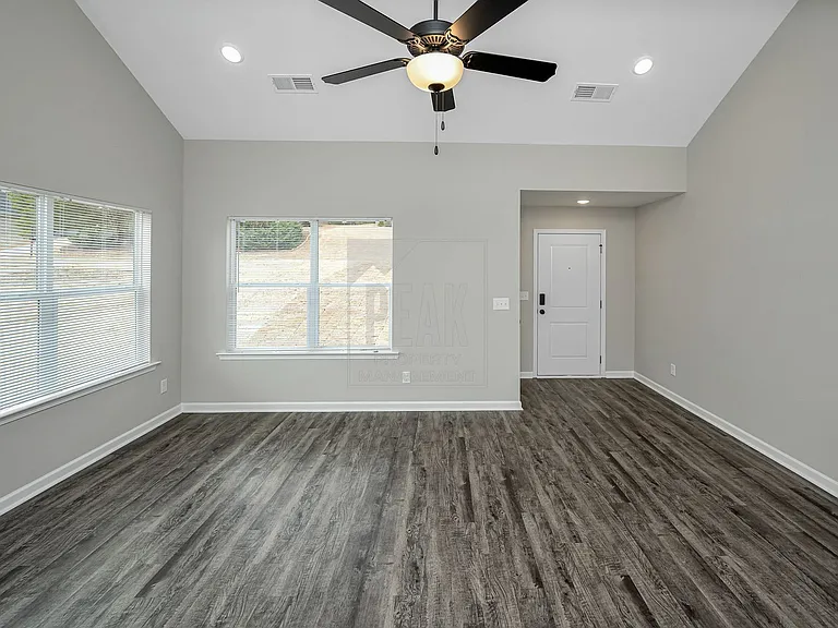 390 Woodland Cir — Photo 11