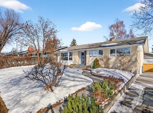 154 Windermere Rd SW, Calgary, AB T3C 3K8