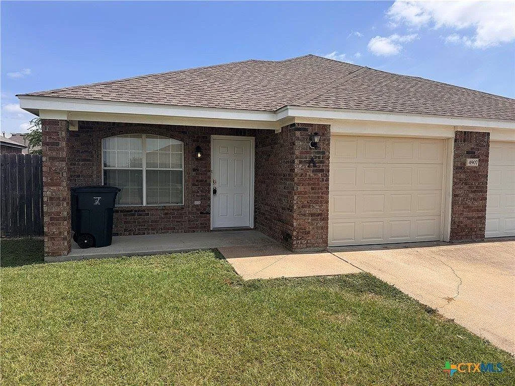 3 bed, 1295 sqft, $1,200 — Photo 1