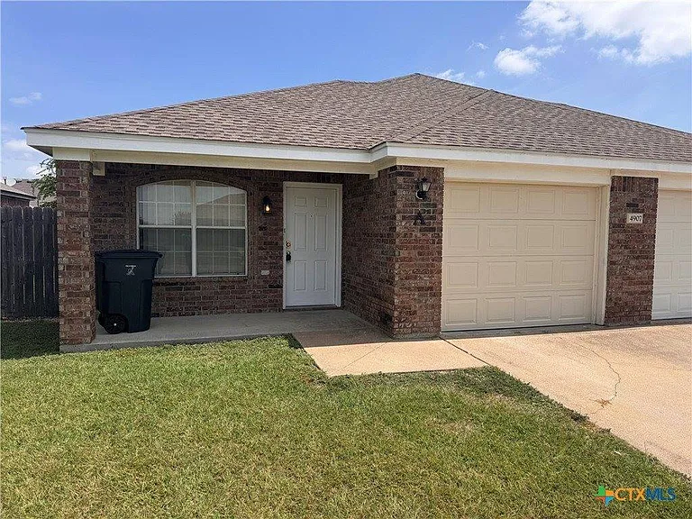4907 John David Dr #A — Photo 1