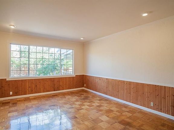 3rd image of 1415 Johnson Ave