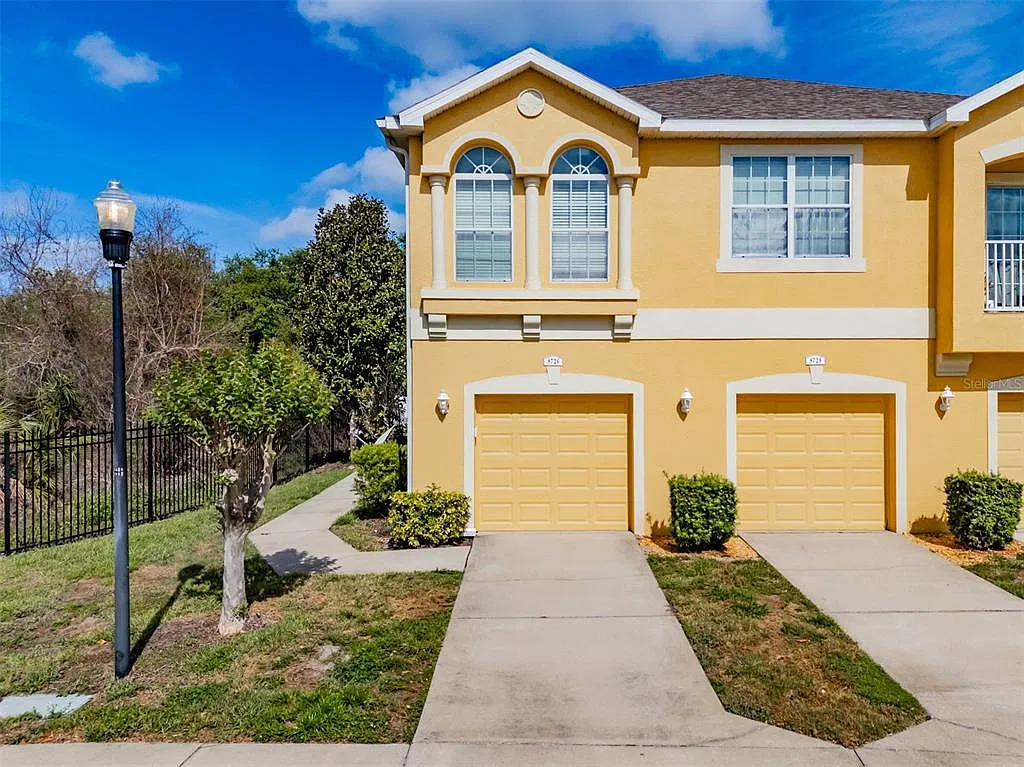 3 bed, 2.5 bath, 1626 sqft, $2,100 — Photo 1