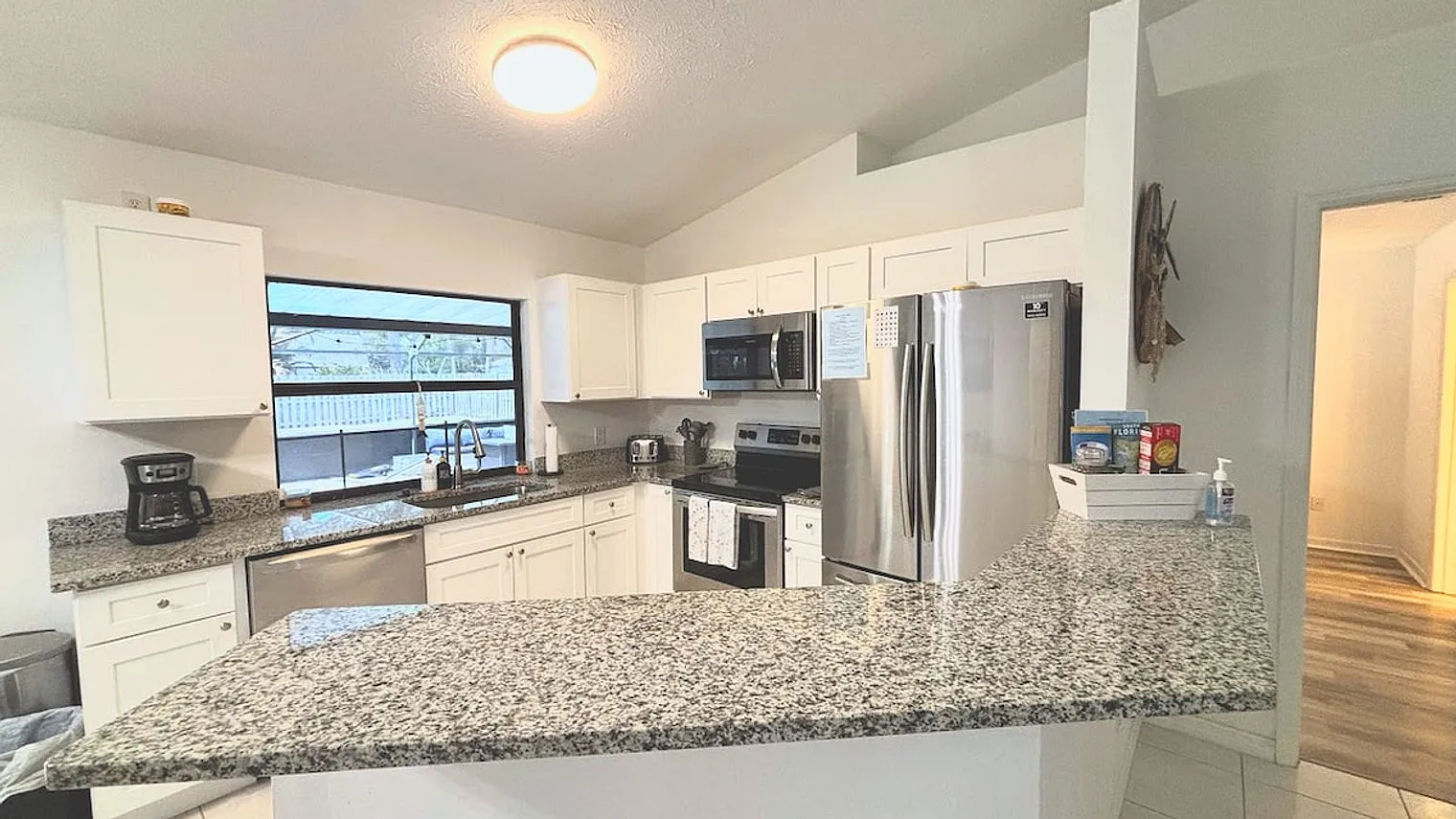 3 bed, 2.0 bath, $5,183 — Photo 4