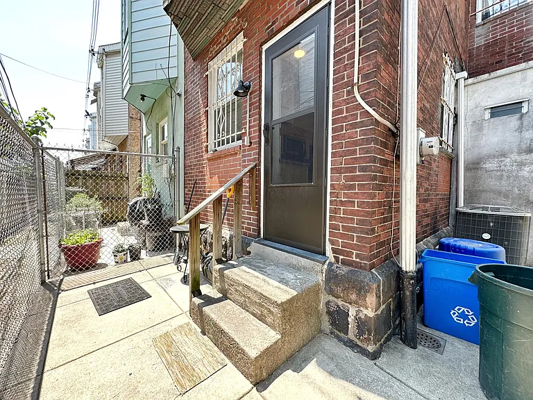 2509 S Rosewood St — Photo 18