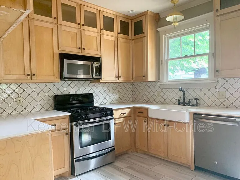 1905 S Henderson St — Photo 9