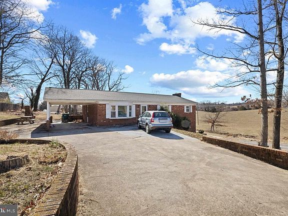 2nd image of 2502 Ridgedale Rd