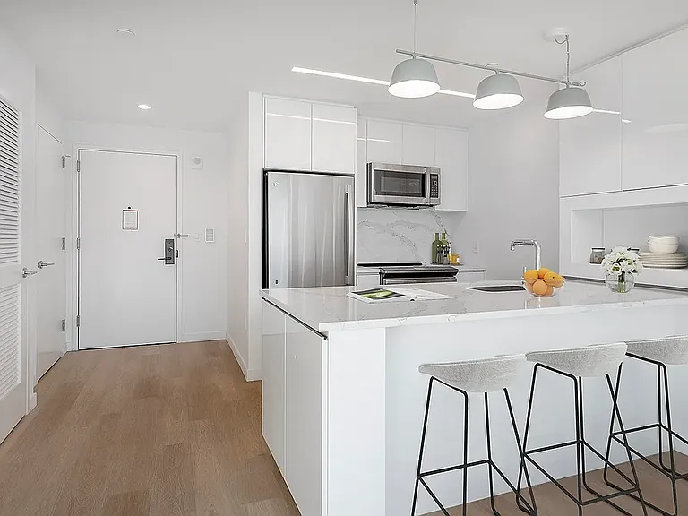4650 Broadway #Penthouse 9 — Photo 2