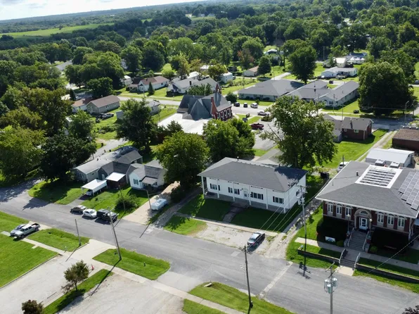 106 E Library St, Huntsville, MO 65259