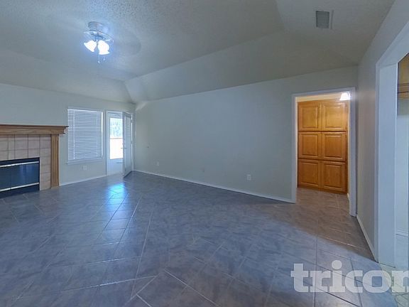 4th image of 525 Arbor Ln