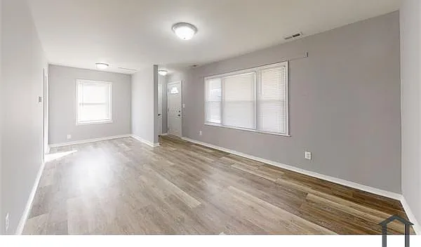 3 bed, $2,000 — Photo 2