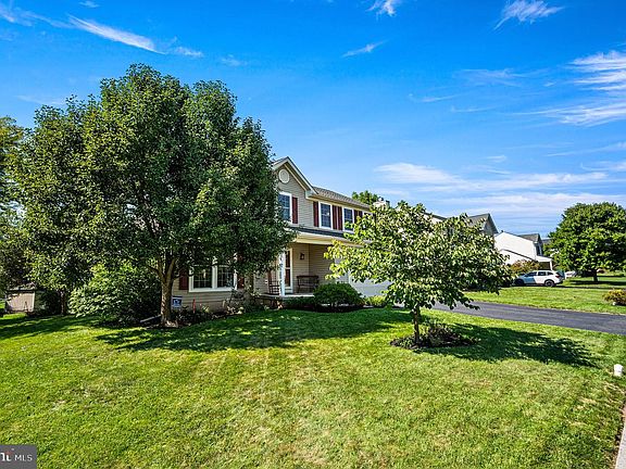 3rd image of 411 Winding Stream Rd