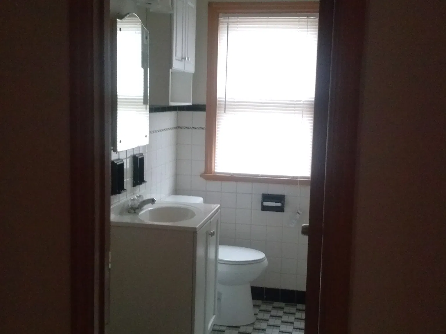 2 bed, 1100 sqft, $1,100 — Photo 1