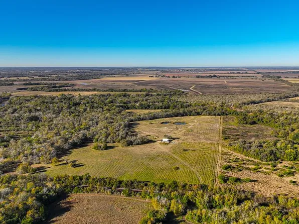 308 Pebble Loop Dr, Navasota, TX 77868