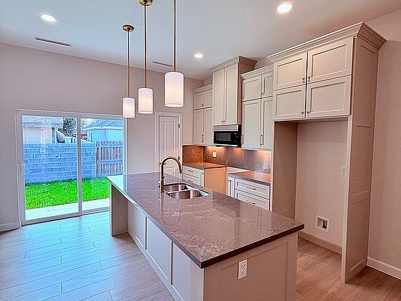 5th image of 617 W 25th St