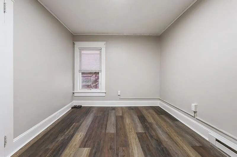 3 bed, 1.0 bath, $1,250 — Photo 3