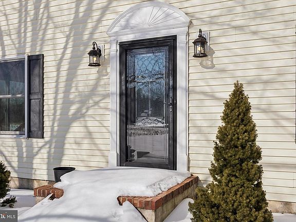 4th image of 347 Moods Rd