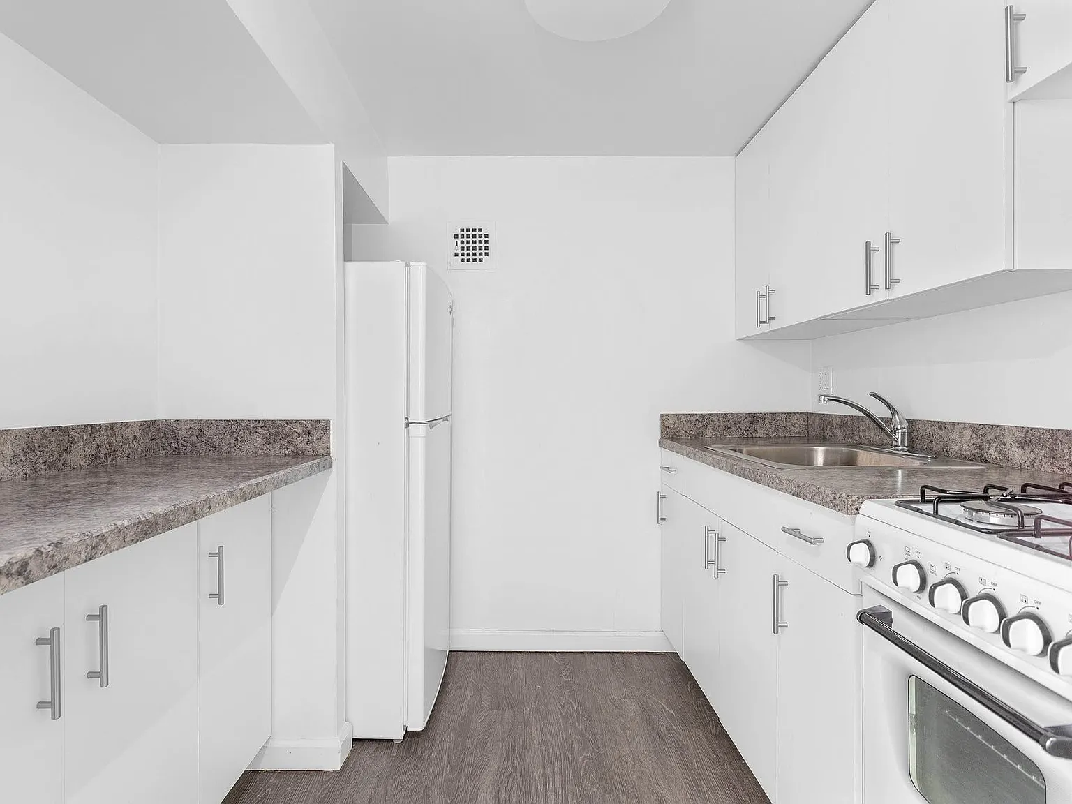 88 Fulton Street — Photo 4