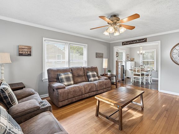 5th image of 417 Louise Avenue