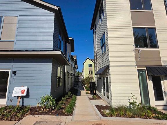 3rd image of 1121 Allene Ave SW #201