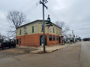 140 W Main St, Dakota, IL 61018