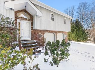 7 Cimarron Rd, Putnam Valley, NY 10579