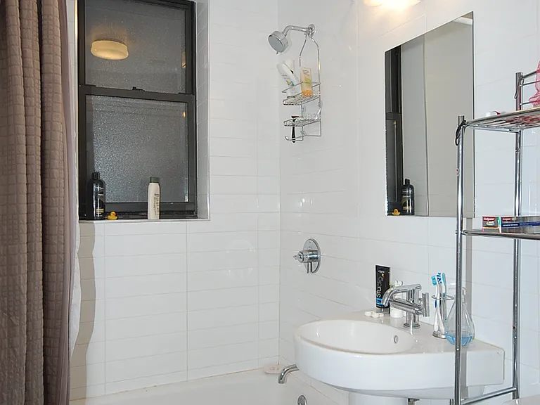 346 E 15th St #8 — Photo 5