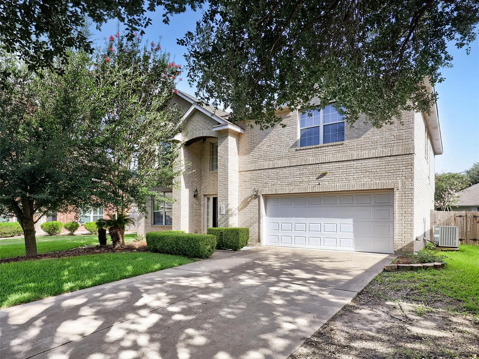 5 bed, 2.5 bath, 3036 sqft, $2,800 — Photo 1