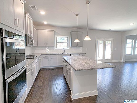 5th image of 802 Chesire Cove Ln