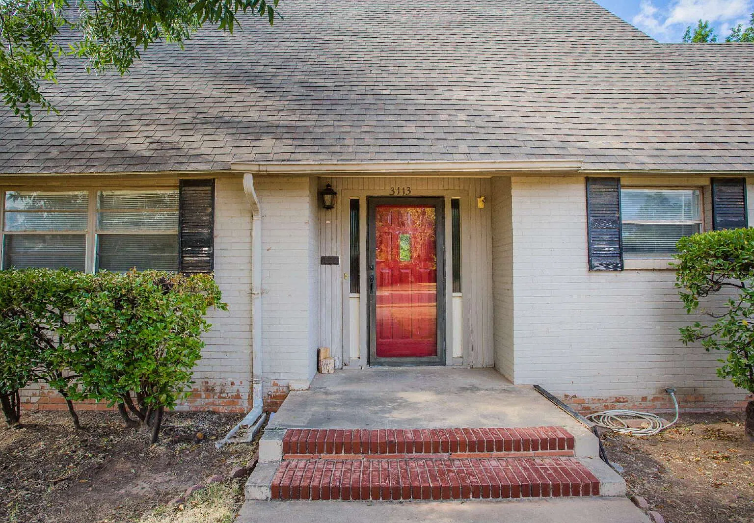 5 bed, 3.0 bath, 2722 sqft, $2,400 — Photo 2