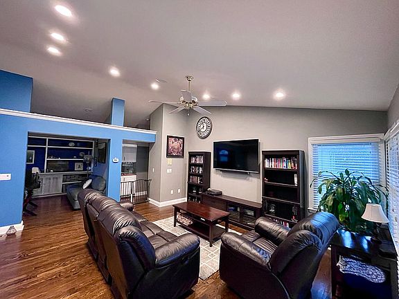 4th image of 1621 Blue Grouse Cir