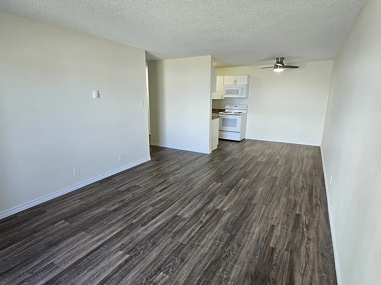 4001 Enemark Cres — Photo 11