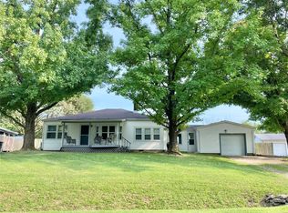 9712 Holy Cross Rd, Fairview Heights, IL 62208