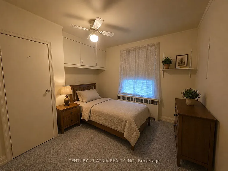 32 Meadowview Ave — Photo 13