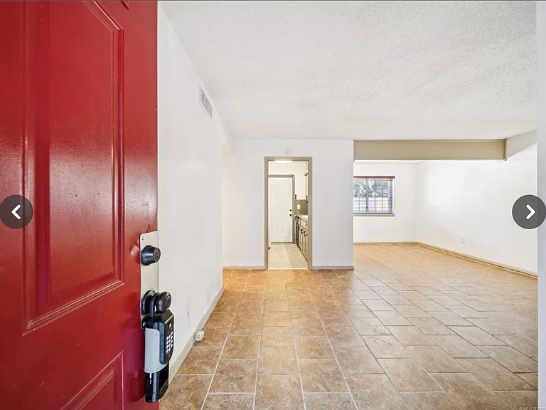 4808 S Victor Ave #A — Photo 3