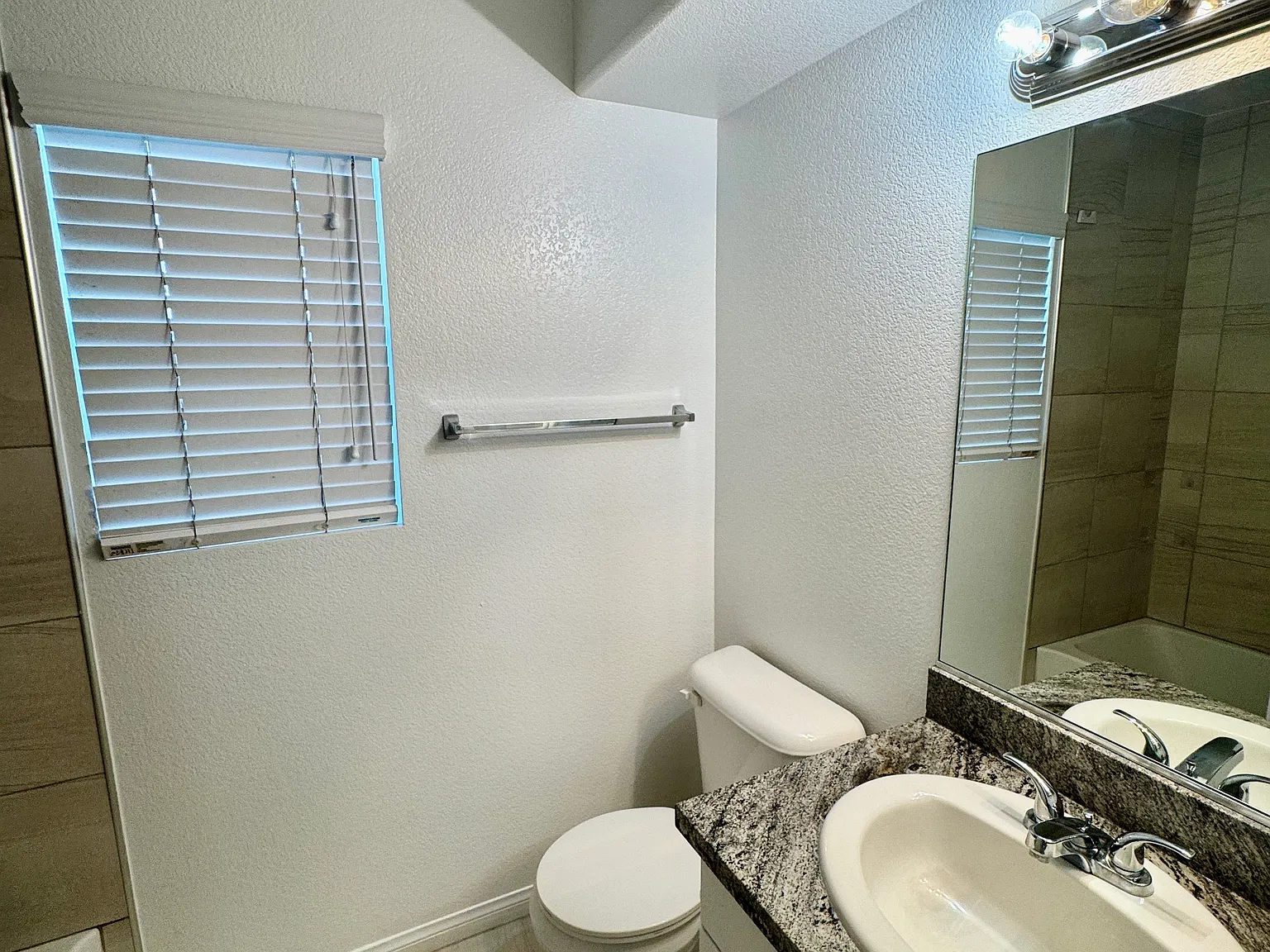 4 bed, 1565 sqft, $4,200 — Photo 3