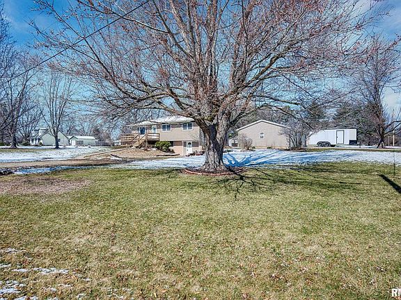 5th image of 993 Eiker Dr