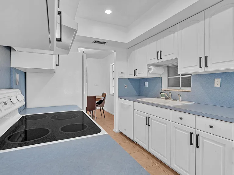 313 NW 42nd St — Photo 14